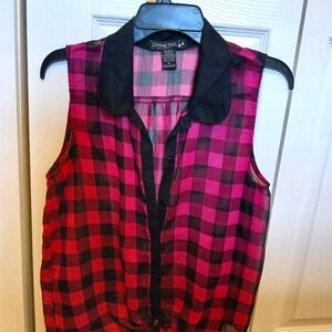 Sleeveless blouse